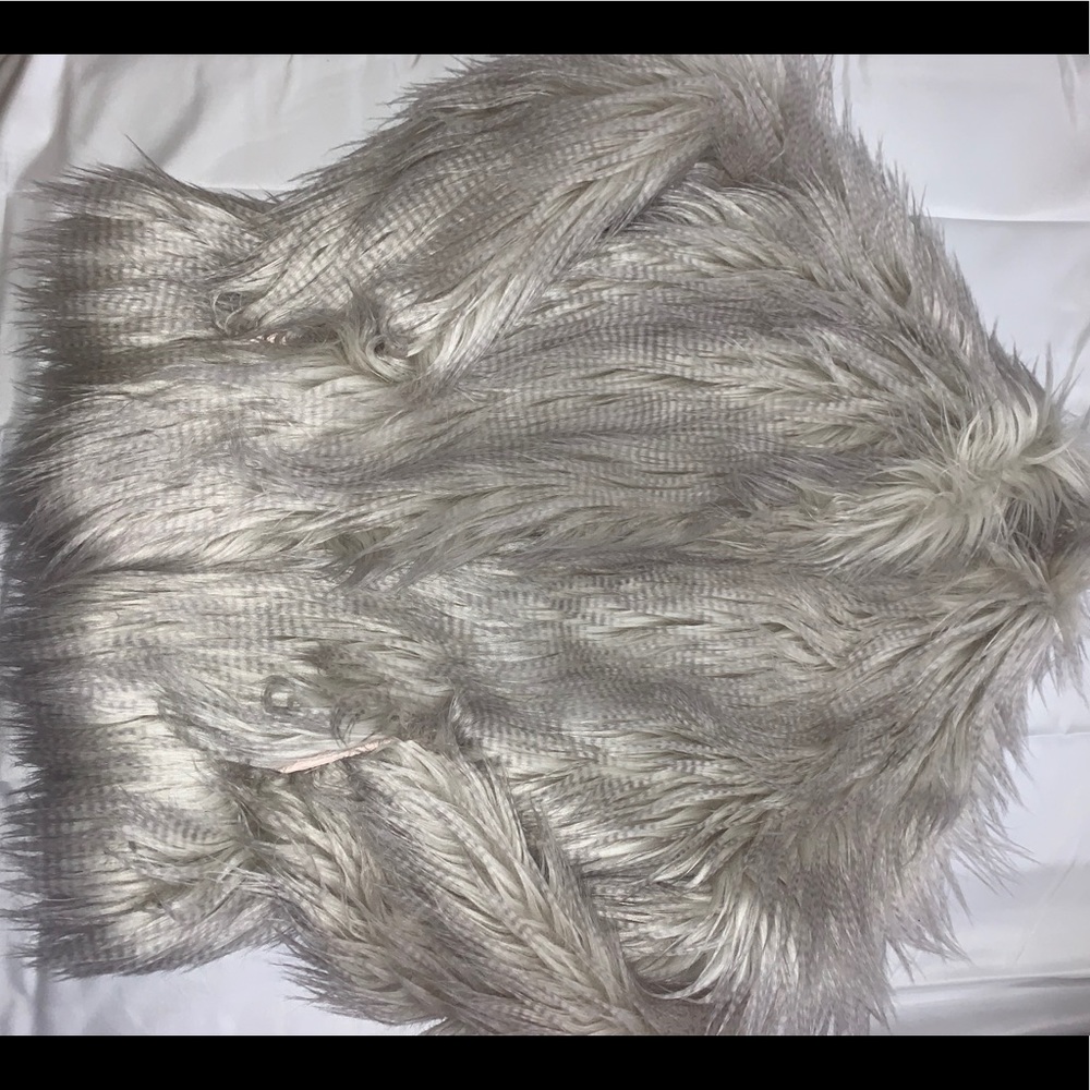 Girls Abercrombie faux fur coat. Size kids small